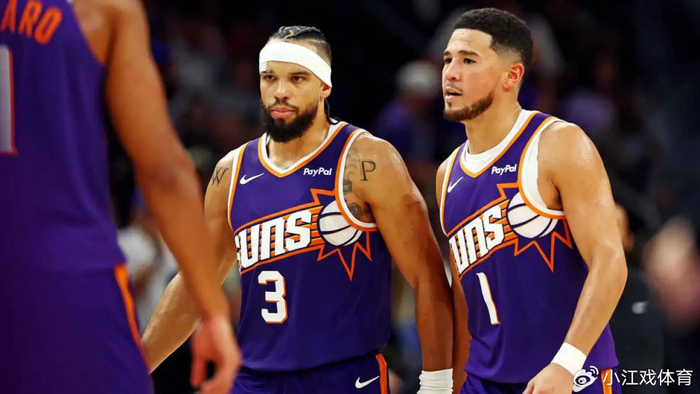 星空体育-太阳惨烈一天：两大球星接连受伤 布克90度崴脚赛后拄拐离开球馆|老鹰|西部|菲尼克斯太阳队|洛杉矶湖人队|明尼苏达森林狼队_新浪体育_新浪新闻